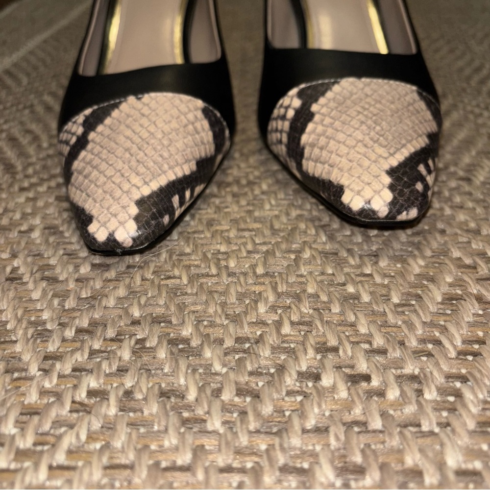 WHITE HOUSE Black Market Square Toe Mules Animal Print Size 9 - Picture 5 of 7